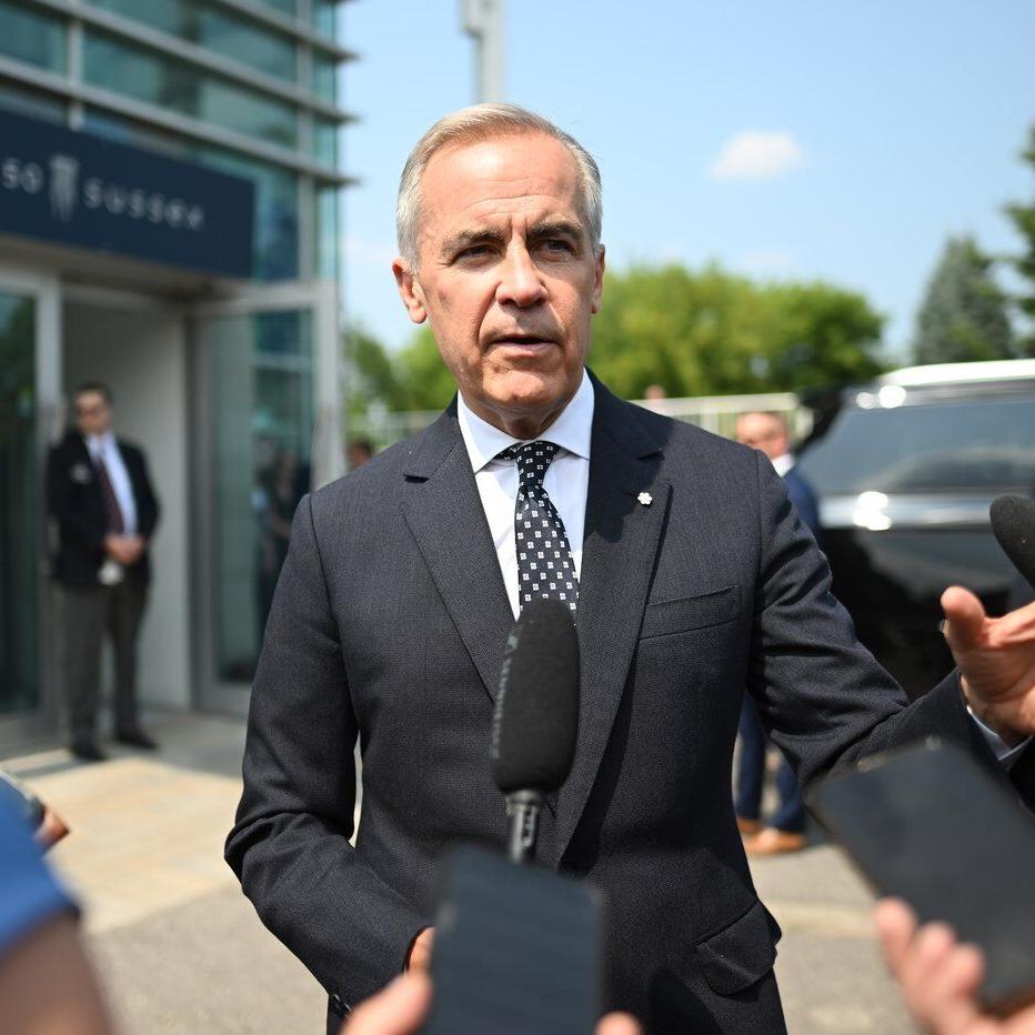 Carney maintains positive approval rating despite summer cooldown: poll